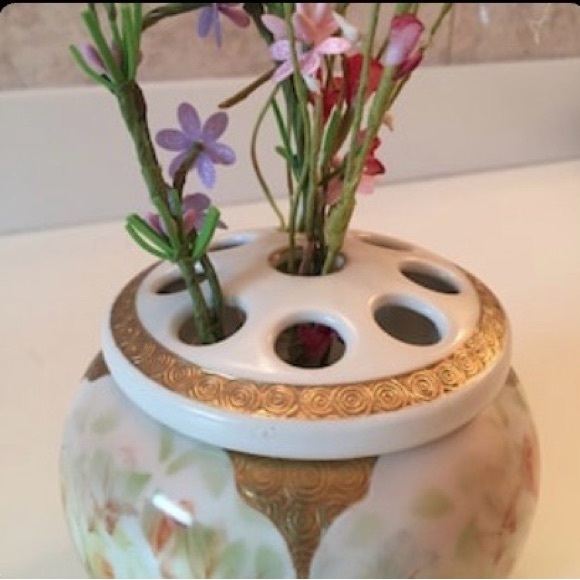 Royal Bayreuth Gilt China Floral Hatpin Holder or Vase w/Frog - Made in Germany - Picture 1 of 9